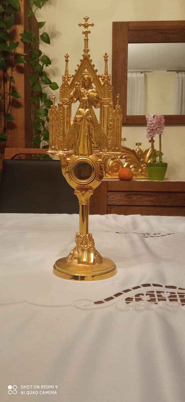 Relikwiarz dla relikwii św. Faustyny 
Dziękuję Karolinie i Rafałowi Pętlickim  

