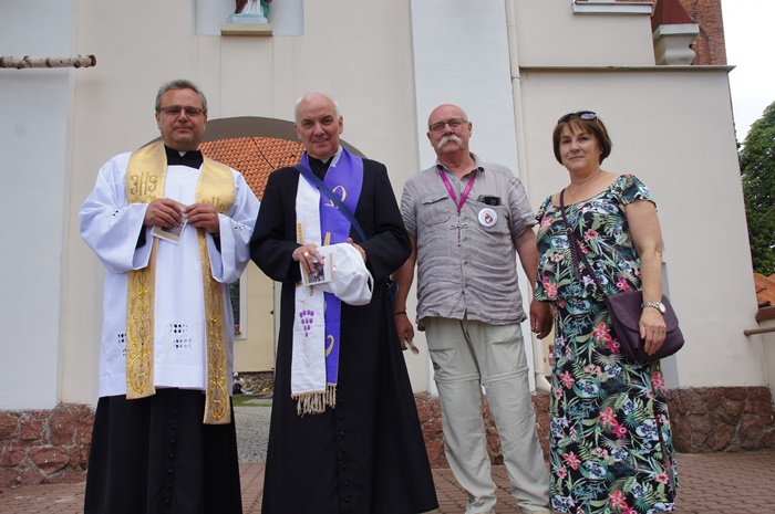 WĹrĂłd pielgrzymĂłw ks. biskup JĂłzef Szamocki
