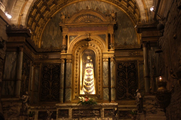 Loreto â sanktuarium ĹwiÄtego Domku
Czarna Madonna 
