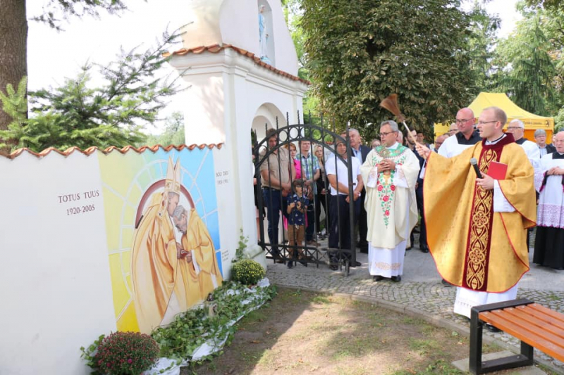 Poświęcenie murala przed beatyfikacją Prymasa Tysiąclecia
ks. profesor Wojciech Kućko 
